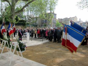 8 mai 2015 : Participation à la cérémonie officielle à Caluire – Place Gouailhardou